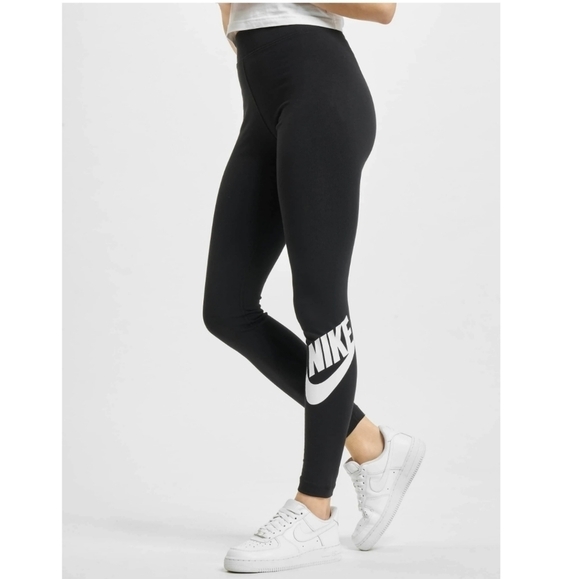 Nike Sportswear Essential Women's High-Waisted Logo Leggings - Picture 2 of 12